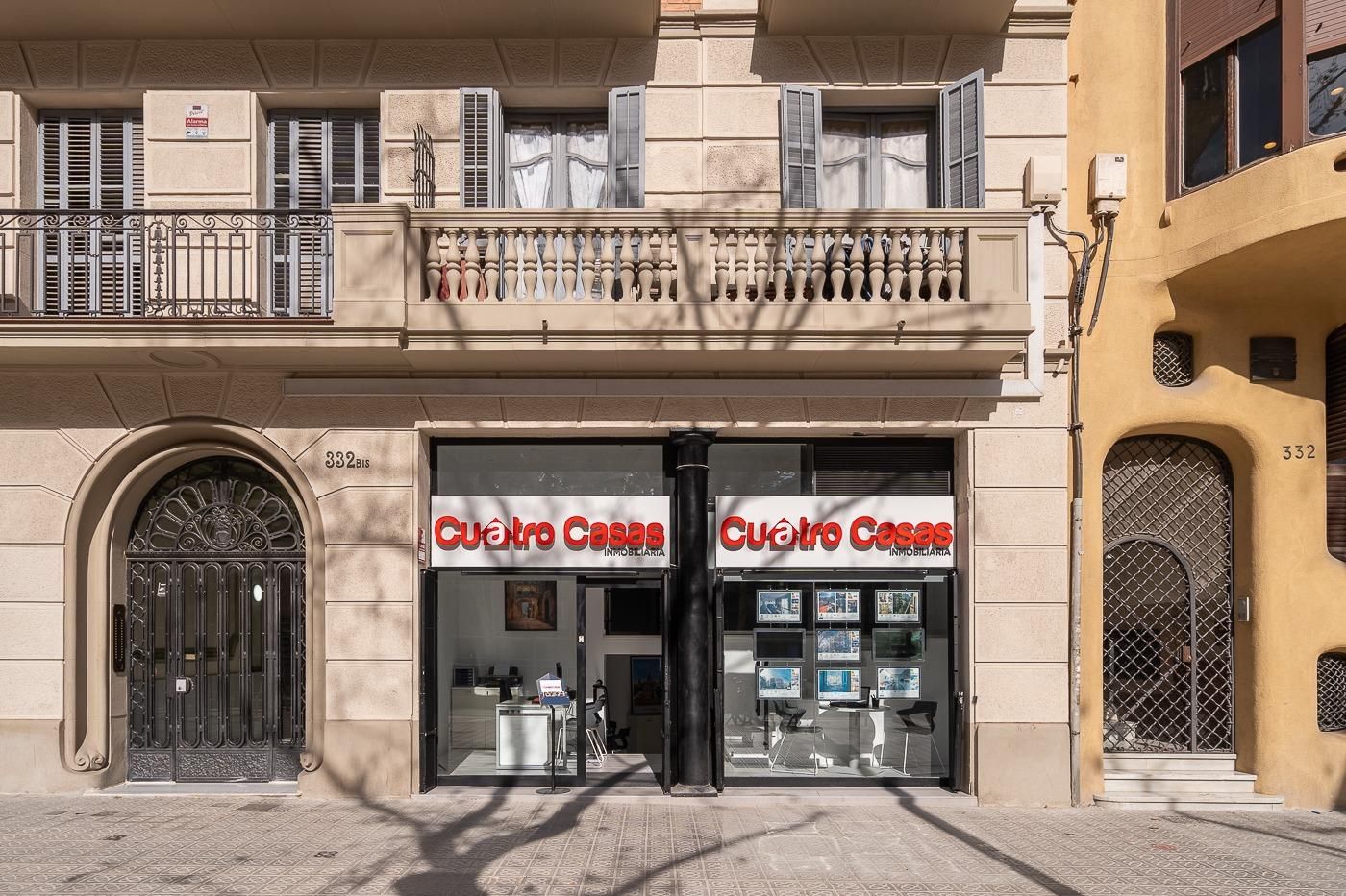 Exterior view of Building for sale in  Barcelona Capital