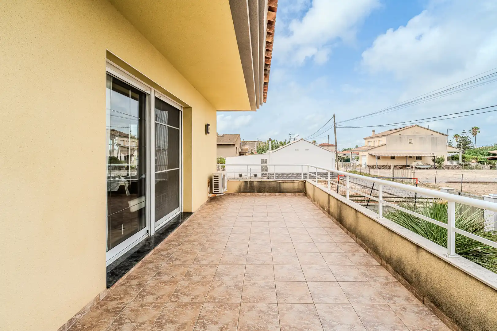 Terrassa de Casa o xalet en venda en Deltebre amb Aire condicionat, Calefacció i Jardí privat