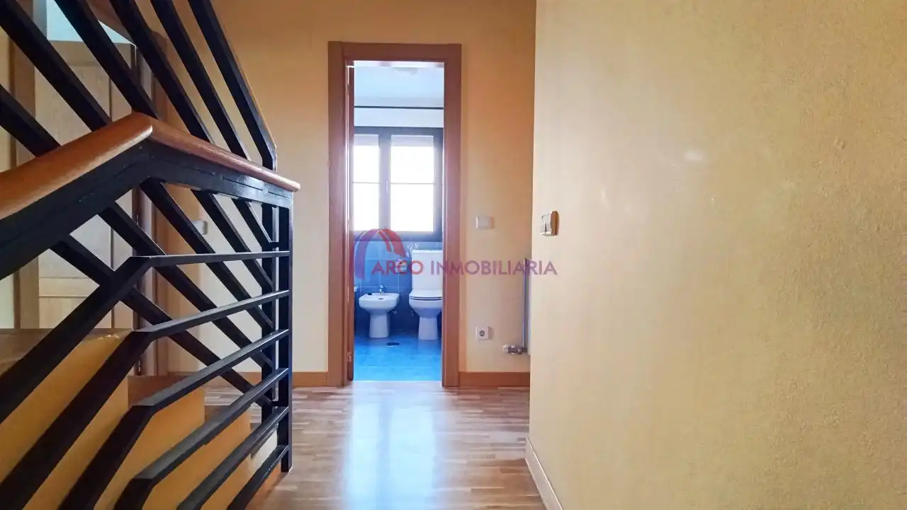 Einfamilien-Reihenhaus zum Verkauf in Cardeñadijo mit Heizung, Privatgarten und Terrasse