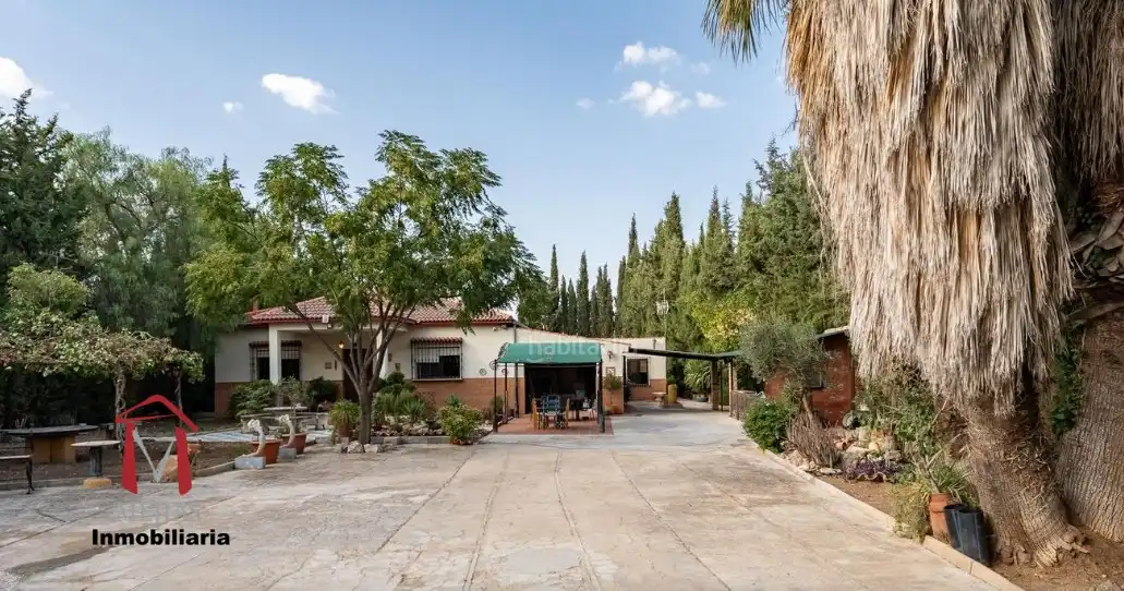 Casa rústica amb piscina en venda a Zona de la Vega