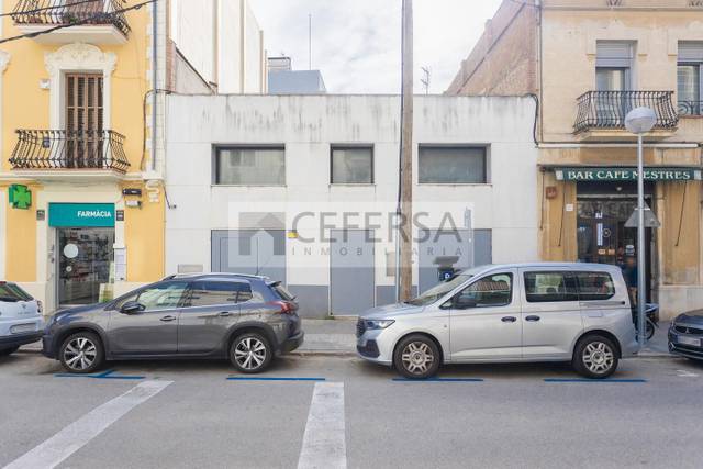 Oficina en Alquiler en Carrer dels Vergós en Les Tres Torres