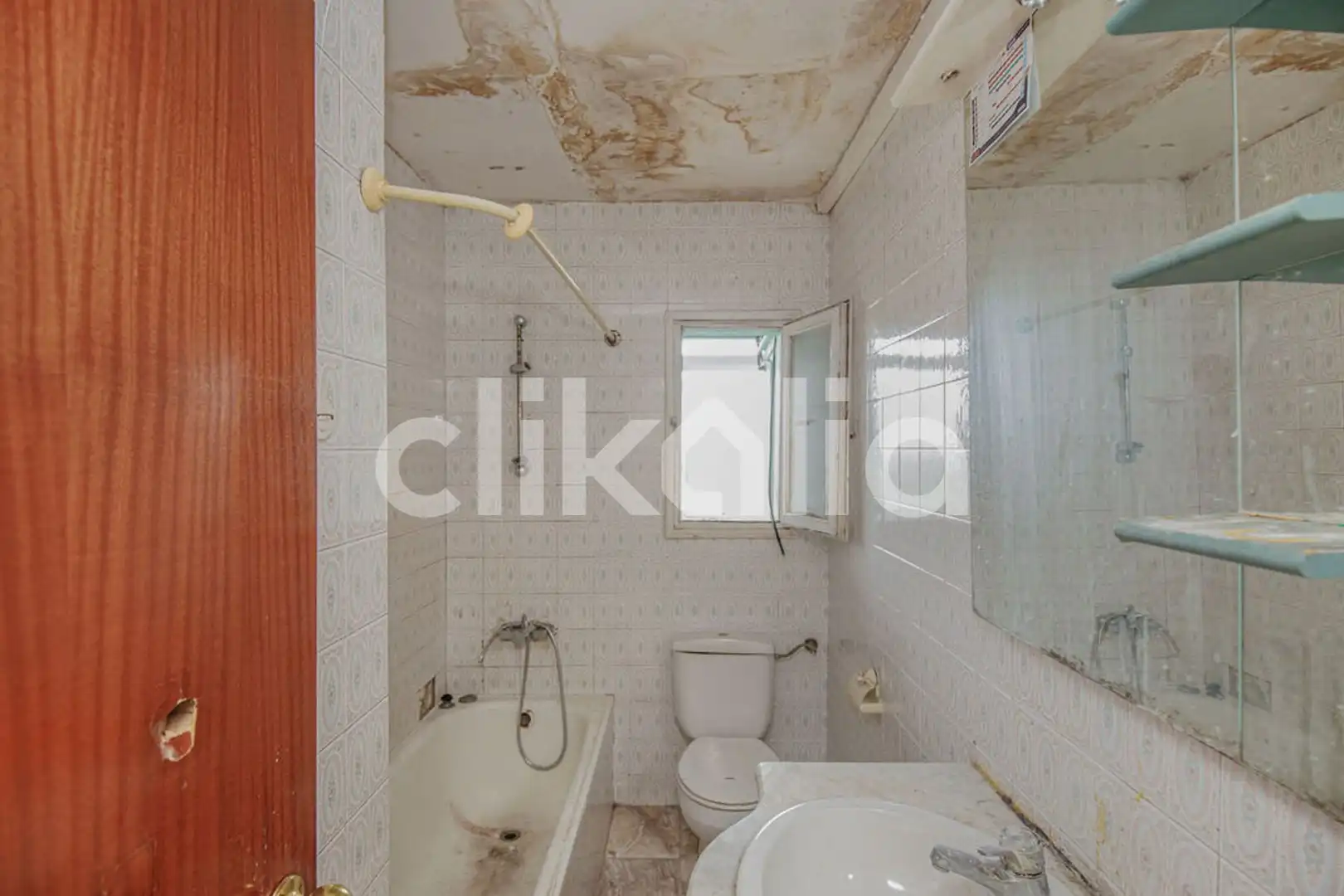 Bathroom of Flat for sale in Girona