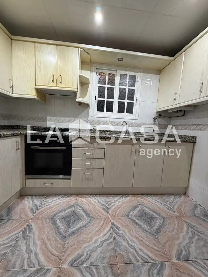 Kitchen of Flat for sale in Santa Coloma de Gramenet  with Balcony