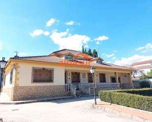 Vista exterior de Casa o xalet en venda en  Córdoba Capital amb Jardí privat, Terrassa i Traster