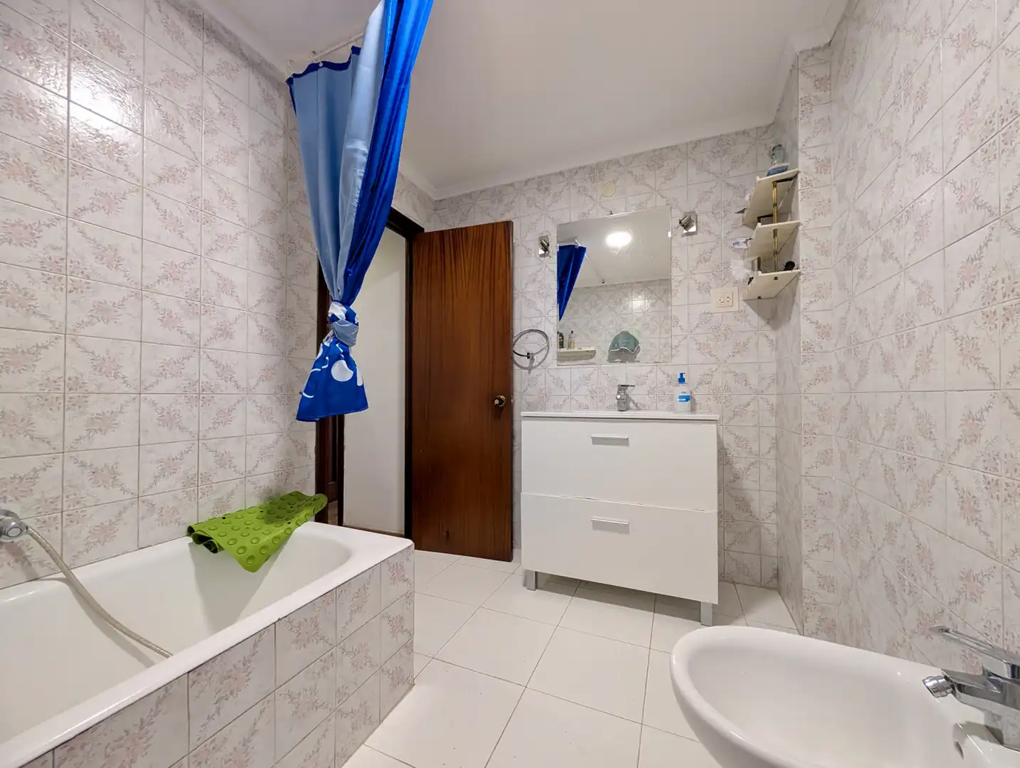 Bathroom of Flat for sale in San Martín del Rey Aurelio  with Heating, Terrace and Storage room