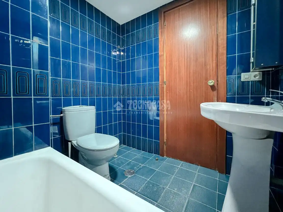Bathroom of Flat for sale in Málaga  with Terrace and Storage room
