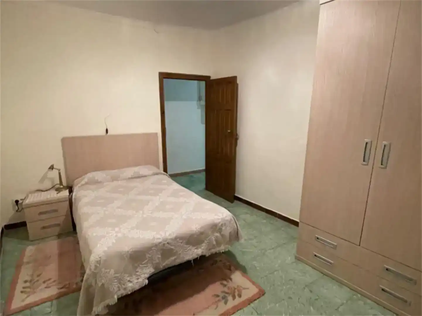 Dormitori de Casa adosada en venda en Castejón de Valdejasa amb Moblat