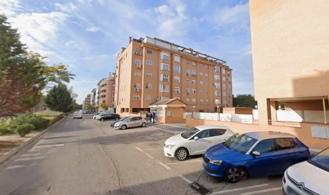 Außenansicht von Wohnung zum Verkauf in Valdemoro mit Klimaanlage, Terrasse und Abstellraum