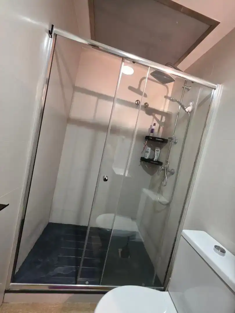 Badezimmer von Maisonette zur Miete in Barcelona mit Möbliert und Mikrowelle