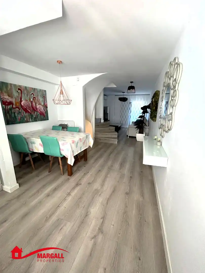 Comedor de Casa adosada de alquiler en La Pobla de Farnals con Aire acondicionado, Calefacción y Terraza