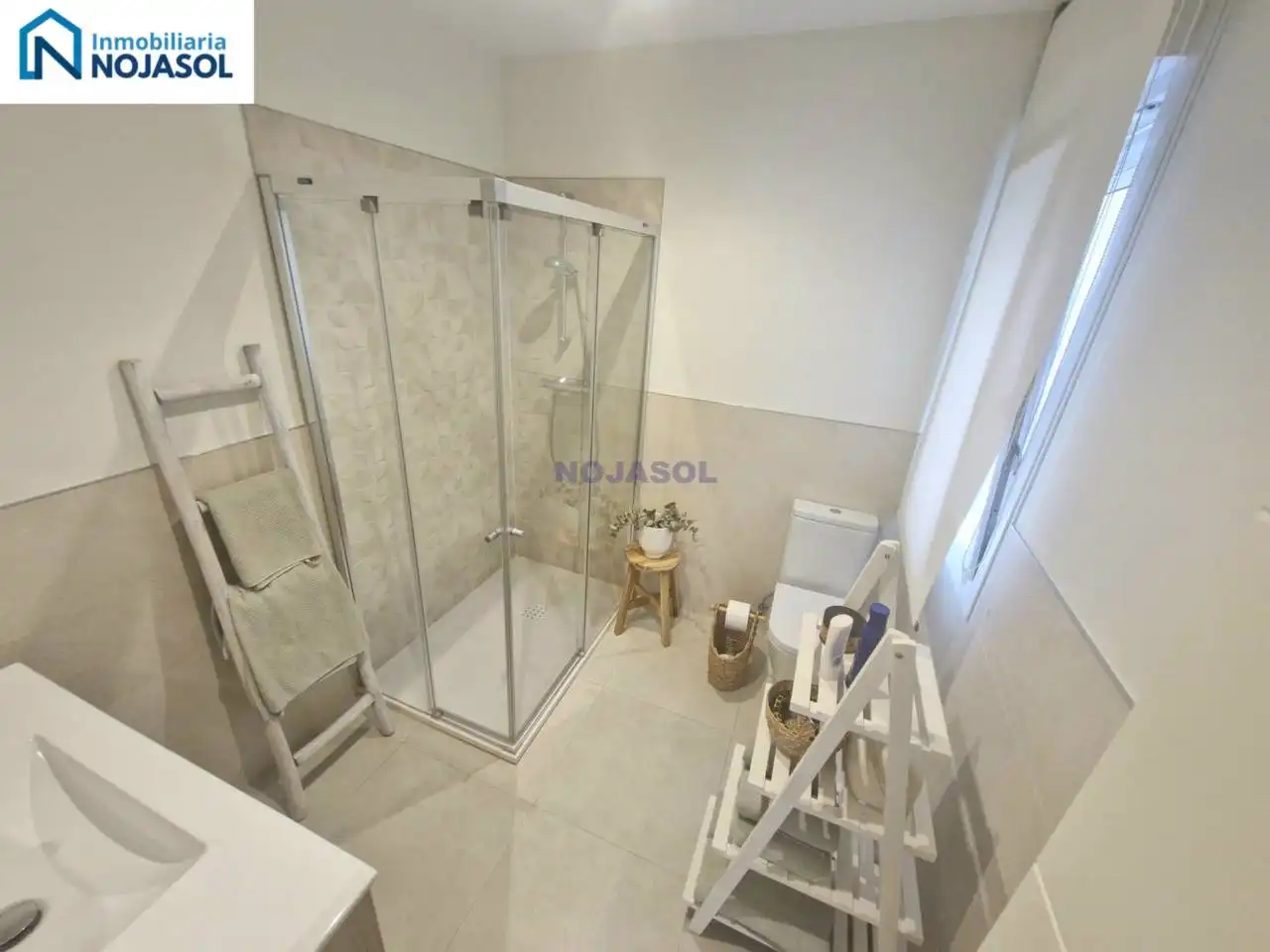 Baño de Piso en venta en Noja con Calefacción, Terraza y Balcón