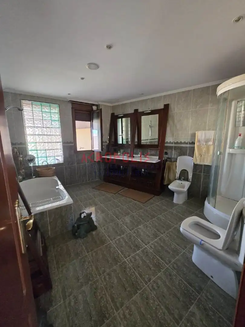 Houses for sale in Onzonilla  with Heating, Terrace and Storage room