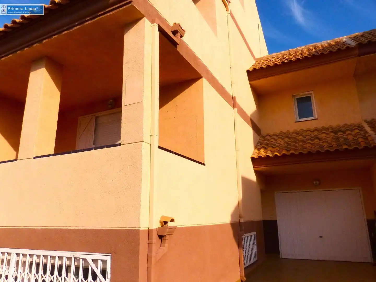 Vista exterior de Casa o xalet en venda en Cartagena amb Jardí privat, Terrassa i Traster