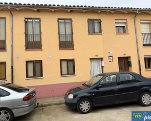 Vista exterior de Casa adosada en venda en Pollos amb Calefacció, Jardí privat i Terrassa