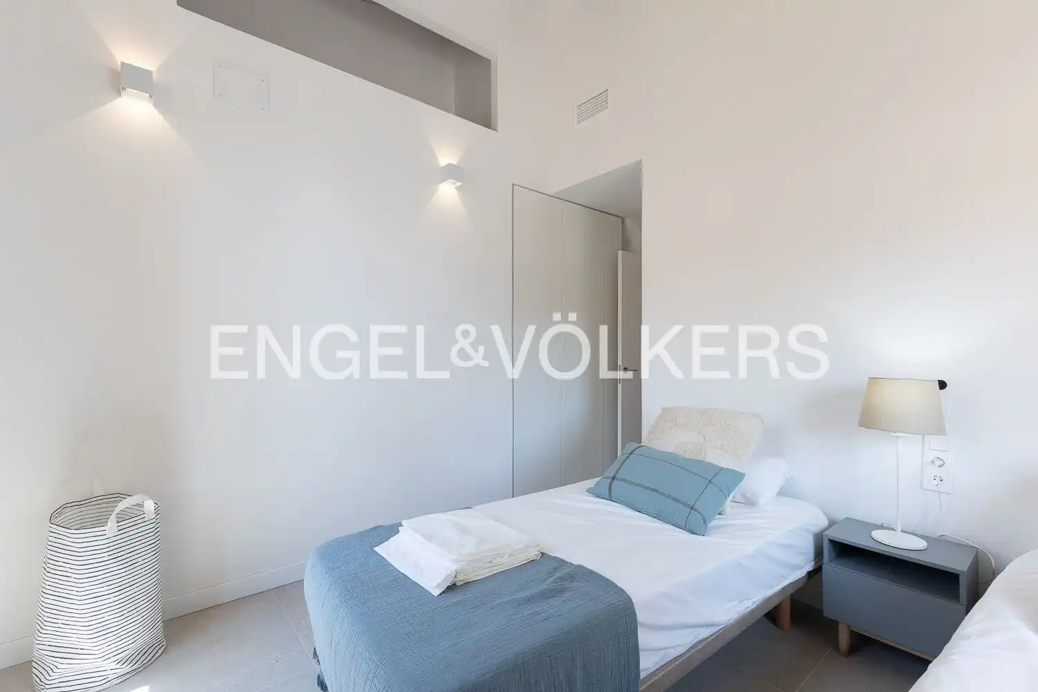 Schlafzimmer von Wohnung zur Miete in Valencia mit Klimaanlage, Heizung und Möbliert