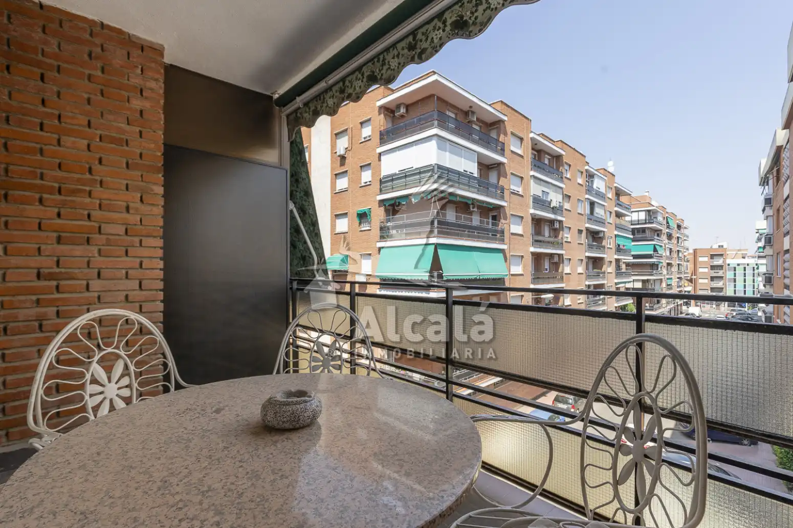 Terraza de Piso en venta en Alcalá de Henares con Calefacción, Jardín privado y Parquet