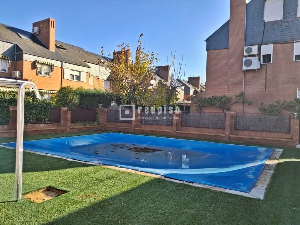 Piscina de Casa o chalet en venta en Alcorcón con Calefacción, Parquet y Terraza