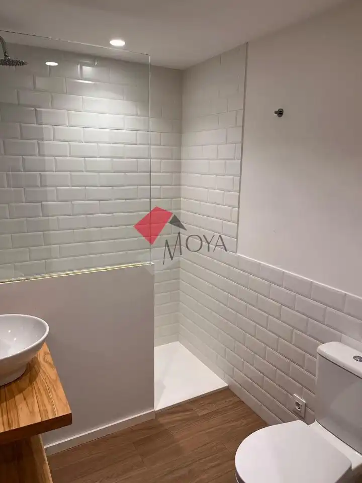 Bathroom of Apartments for rent in Vigo   with Heating and Furnished
