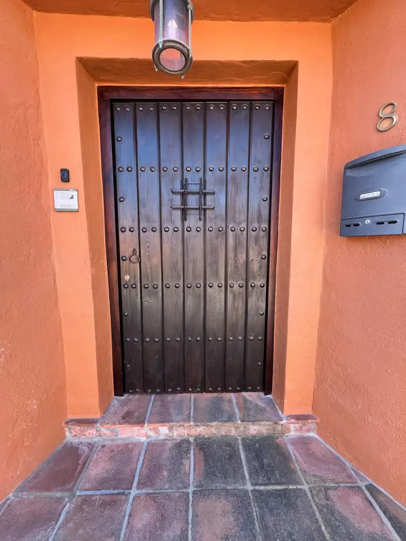 Vista exterior de Casa o xalet en venda en Alhaurín de la Torre amb Aire condicionat, Jardí privat i Terrassa
