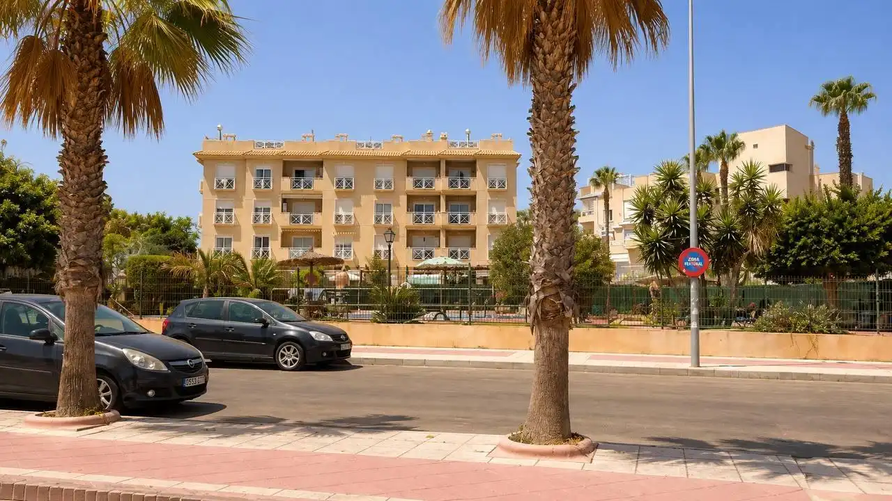 Vista exterior de Apartamento en venta en Orihuela con Jardín privado, Amueblado y Balcón
