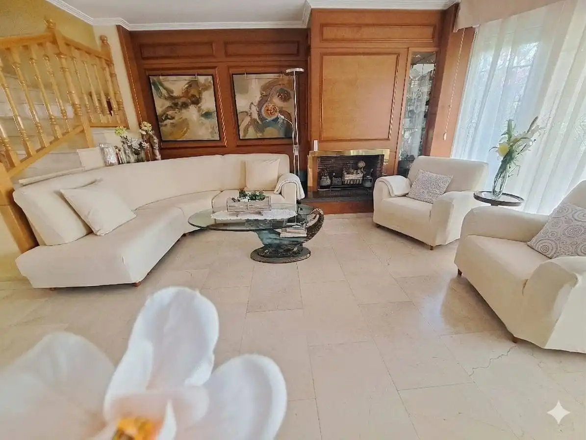 Wohnzimmer von Einfamilien-Reihenhaus zum Verkauf in Rubí mit Klimaanlage, Heizung und Terrasse
