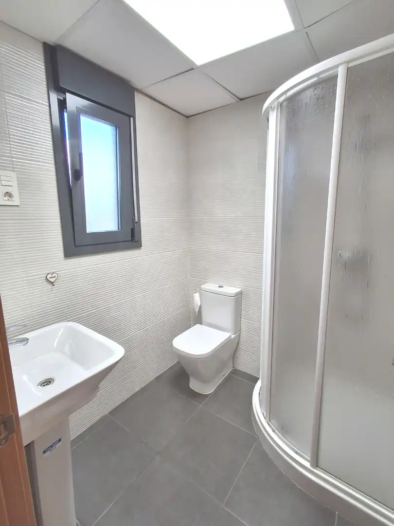 Baño de Casa adosada en venta en Mont-roig del Camp con Aire acondicionado, Jardín privado y Terraza