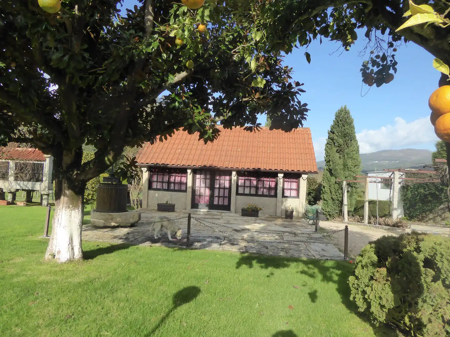 Außenansicht von Country house zum Verkauf in Tui mit Klimaanlage, Heizung und Privatgarten