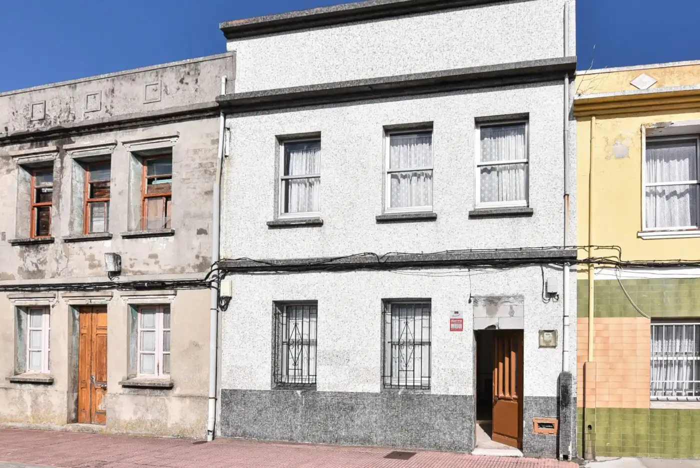 Vista exterior de Casa o xalet en venda en A Coruña Capital  amb Jardí privat, Traster i Alarma