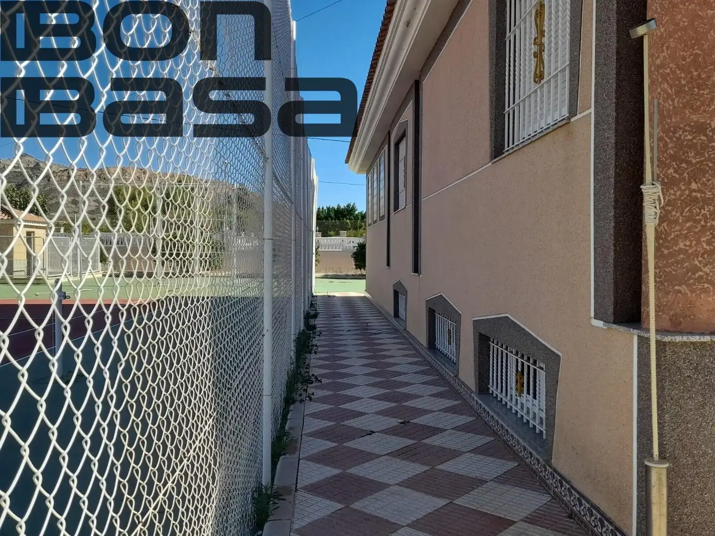 Vista exterior de Casa o xalet en venda en Alicante / Alacant amb Aire condicionat, Jardí privat i Piscina
