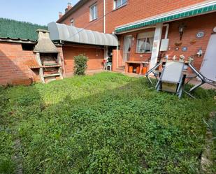 Jardí de Casa o xalet en venda en Cacabelos amb Calefacció, Jardí privat i Traster