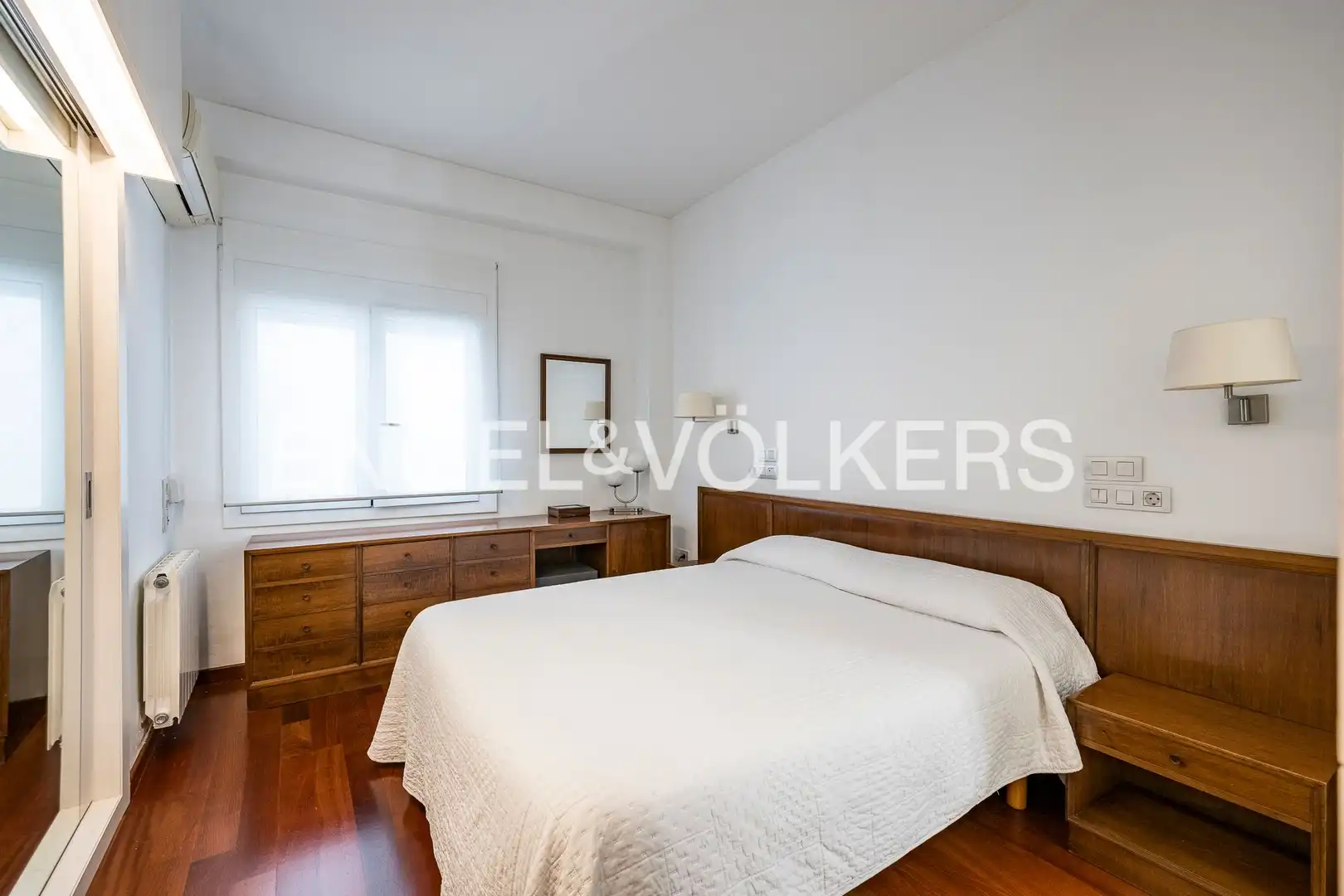 Schlafzimmer von Wohnung zum Verkauf in Barcelona mit Klimaanlage, Heizung und Parkett