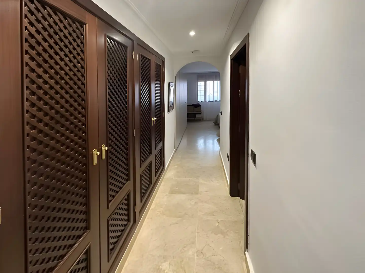 Erdgeschoss zum Verkauf in Marbella mit Klimaanlage, Heizung und Terrasse