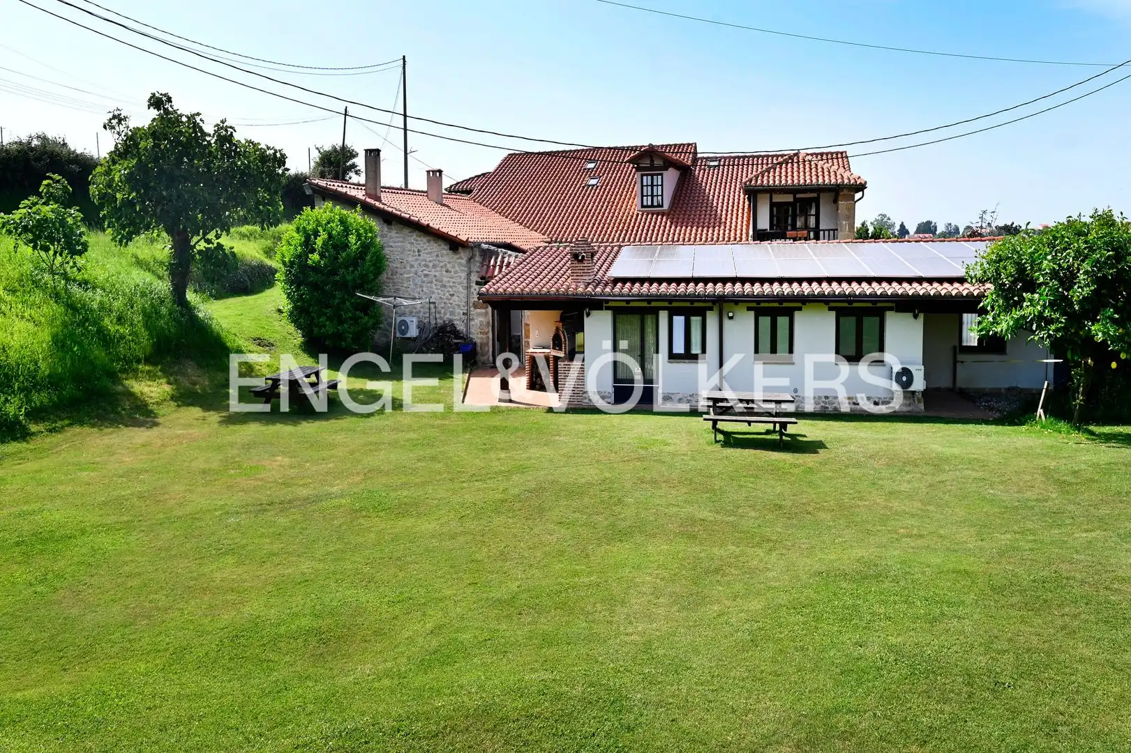 Vista exterior de Casa o chalet en venta en Miengo con Calefacción y Jardín privado
