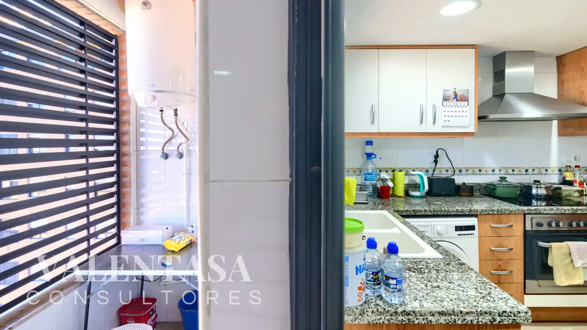 Kitchen of Flat for sale in Valencia  with Furnished and Community pool