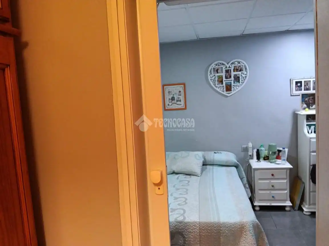 Habitación de Casa adosada en venta en Dos Hermanas con Aire acondicionado, Jardín privado y Trastero