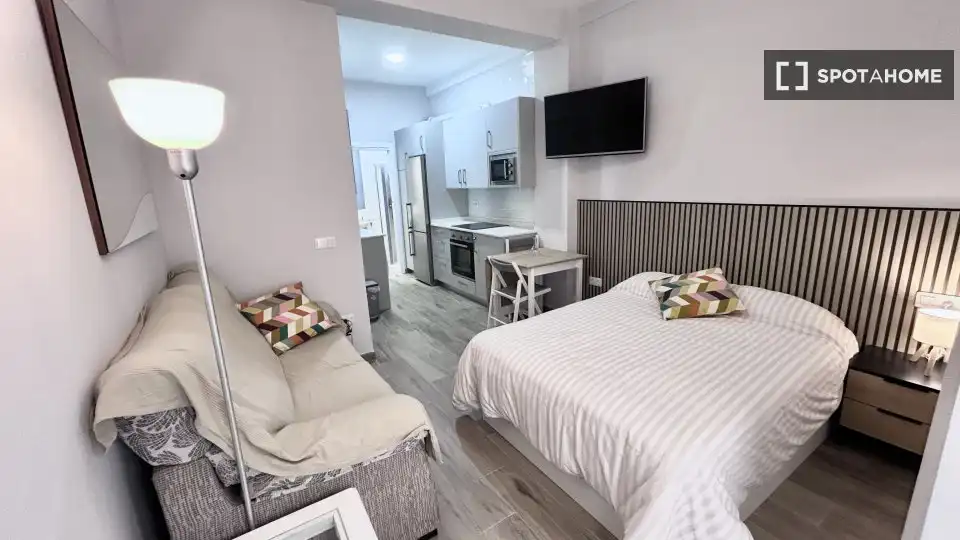 Schlafzimmer von Wohnung zur untervermieten in Sevilla mit Klimaanlage, Heizung und Terrasse