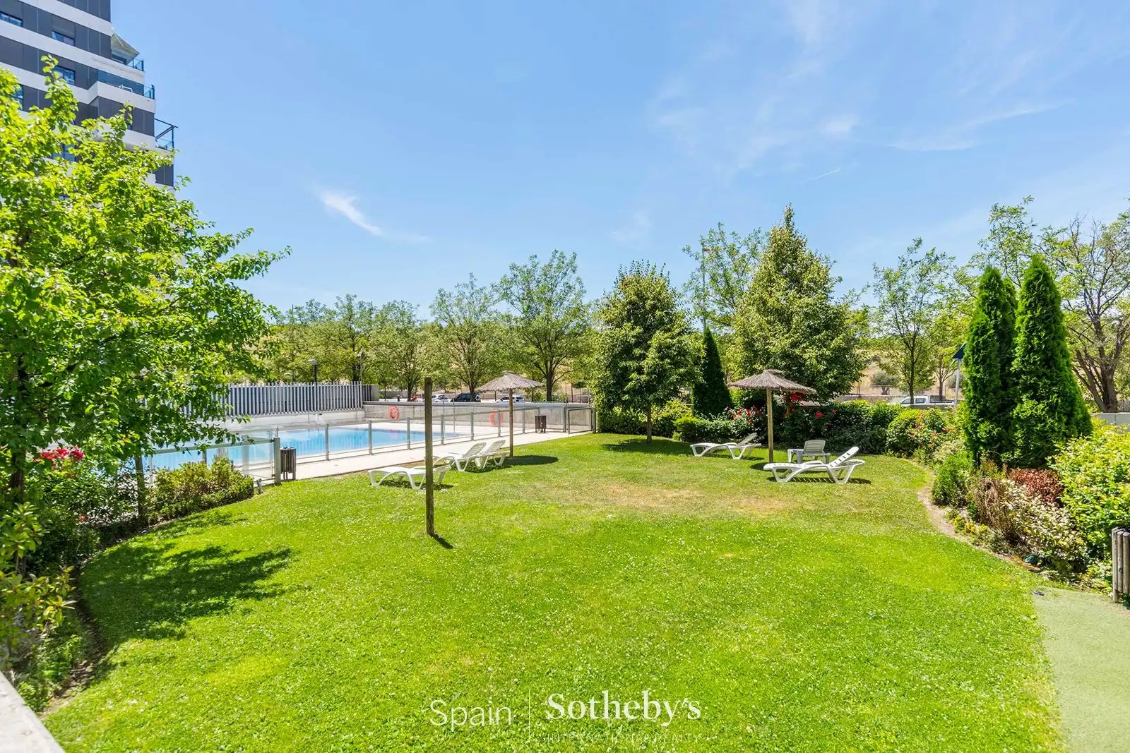 Piscina de Apartamento en venta en Madrid con Aire acondicionado, Calefacción y Terraza