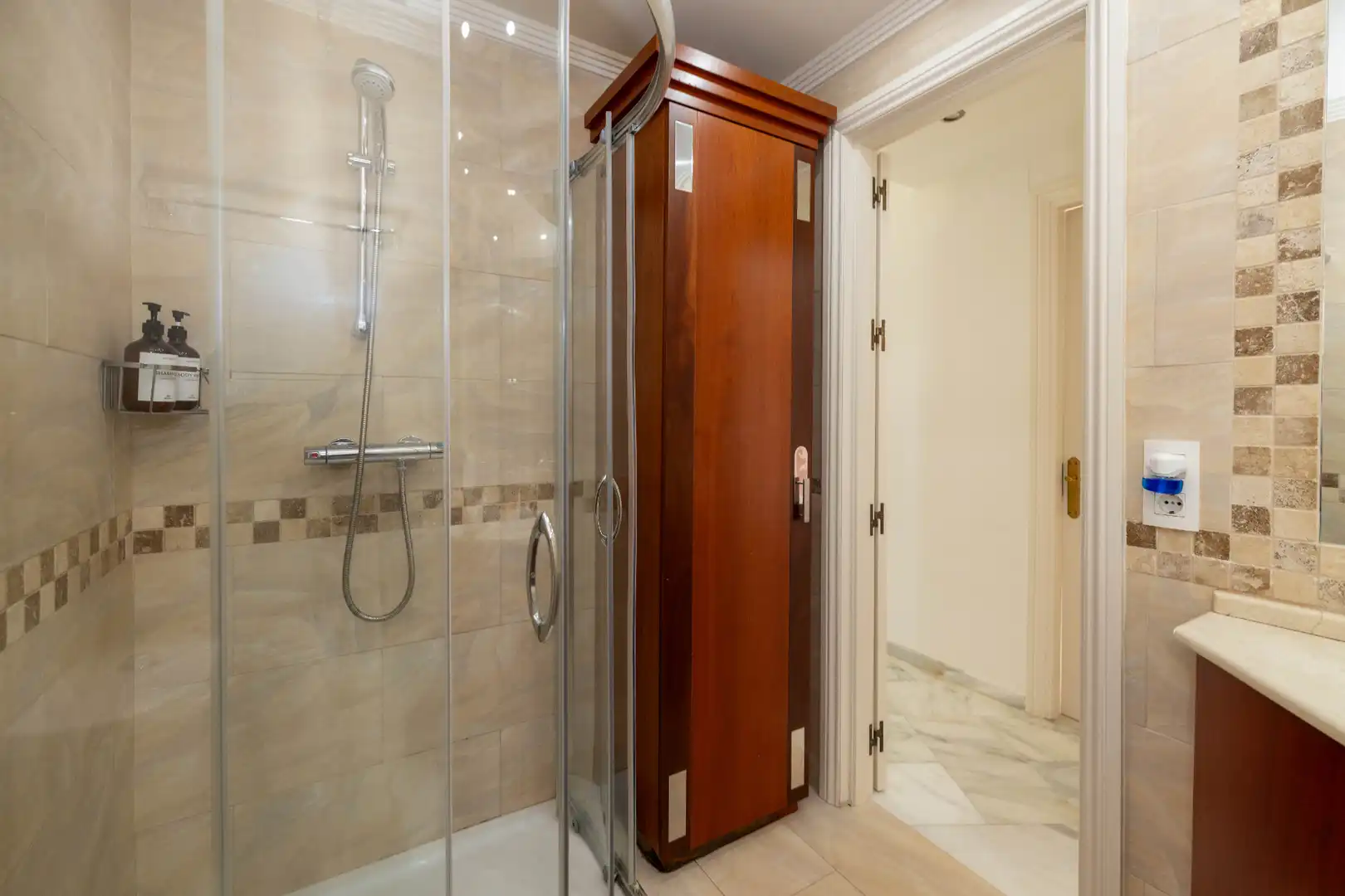 Bathroom of Flat for sale in Marbella  with Air Conditioner, Heating and Terrace