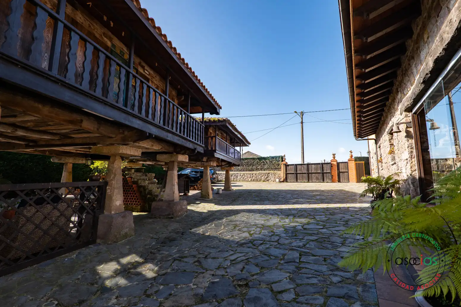 Vista exterior de Casa o xalet en venda en Carreño amb Calefacció, Jardí privat i Traster