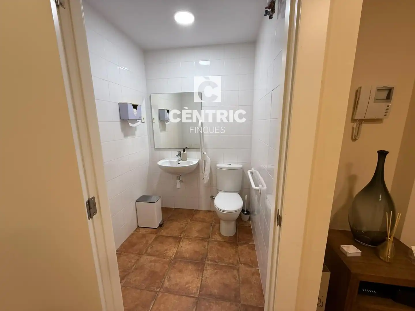Badezimmer von Büro zur Miete in Centre