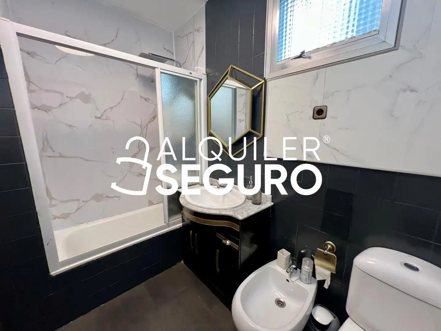 Badezimmer von Wohnung zur Miete in Madrid mit Klimaanlage, Heizung und Terrasse