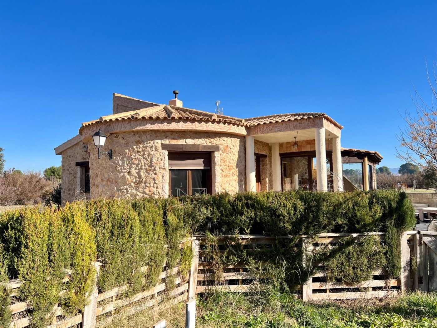 Vista exterior de Casa o xalet en venda en Villena amb Calefacció, Jardí privat i Terrassa