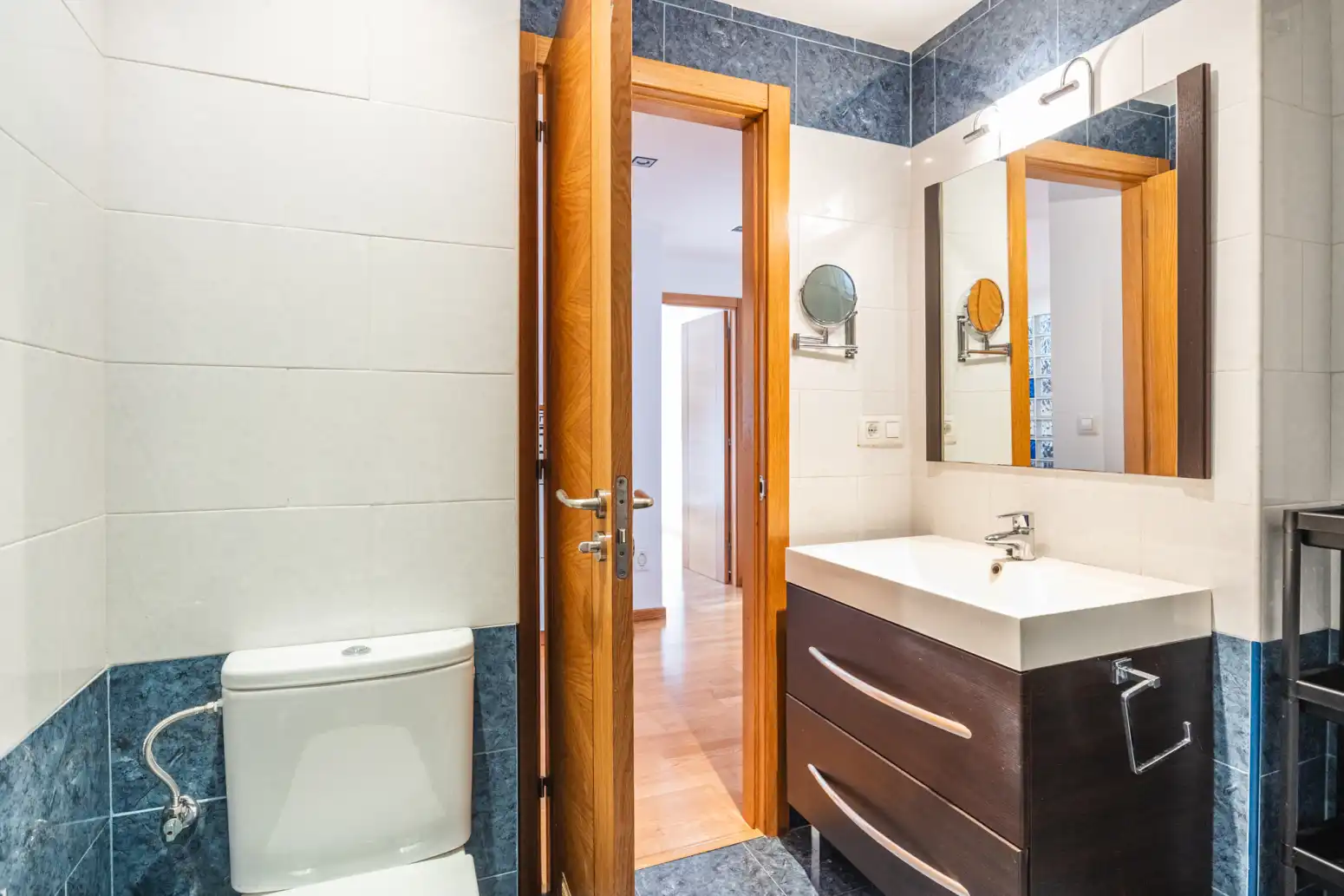 Baño de Piso de alquiler en San Martín del Rey Aurelio con Calefacción, Terraza y Trastero