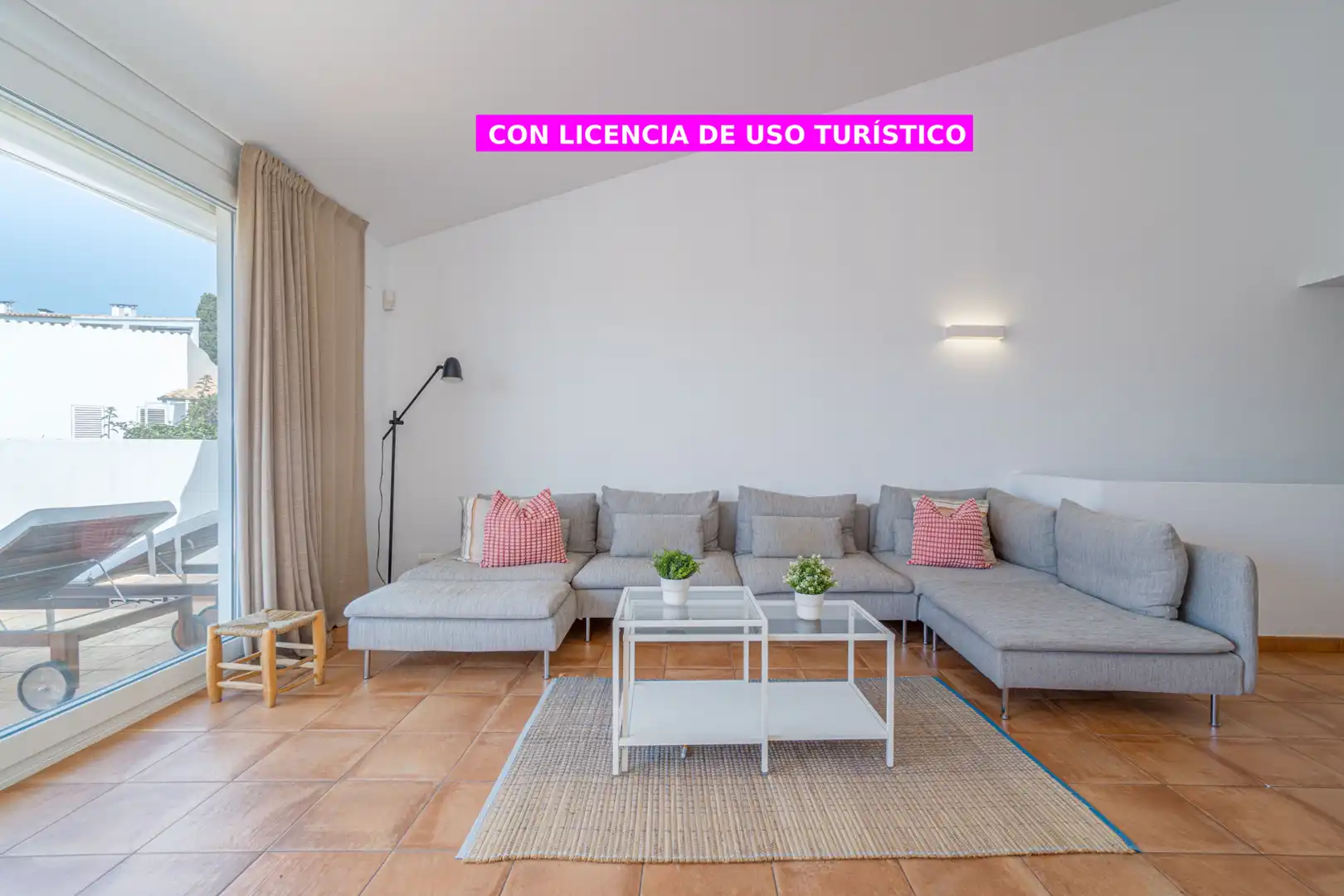 Sala d'estar de Casa adosada en venda en Cadaqués amb Aire condicionat, Calefacció i Terrassa