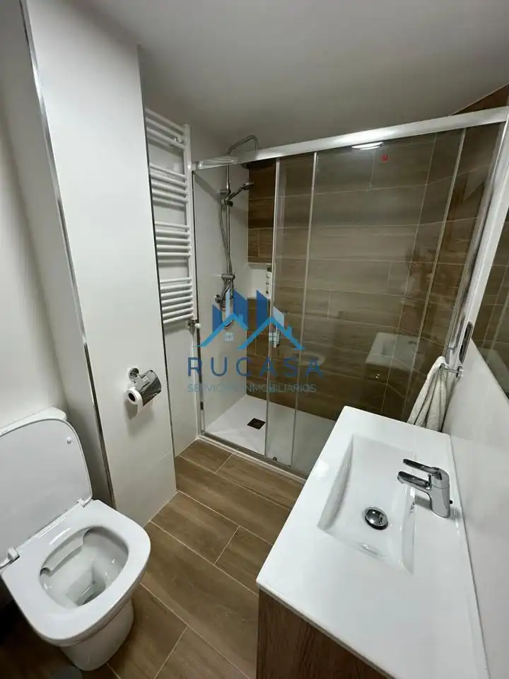 Bathroom of Flat for rent in Santander