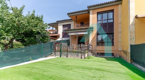 Foto 2 de Casa adosada en venda a Urbanización Río Nalón, Ribera de Arriba, Asturias