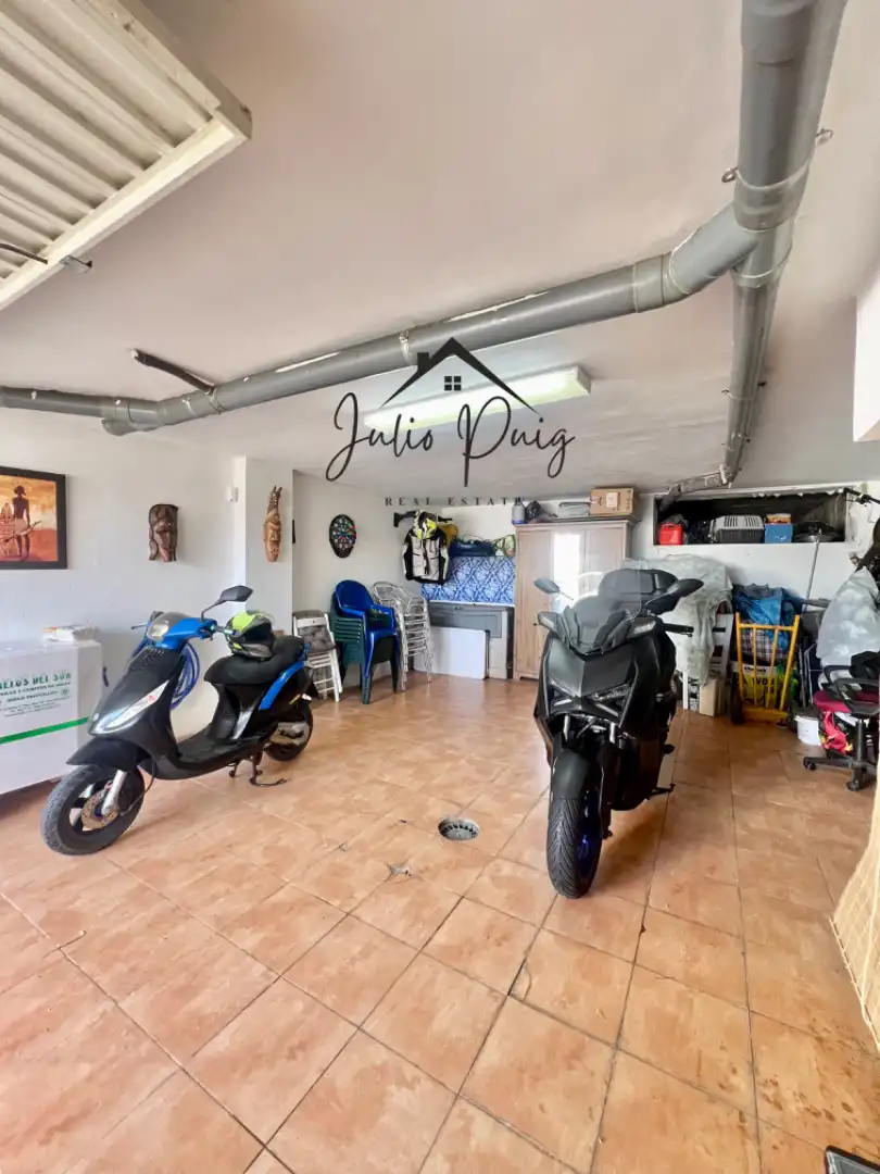 Parking of Detached homes for sale in Coria del Río  with Air Conditioner and Balcony
