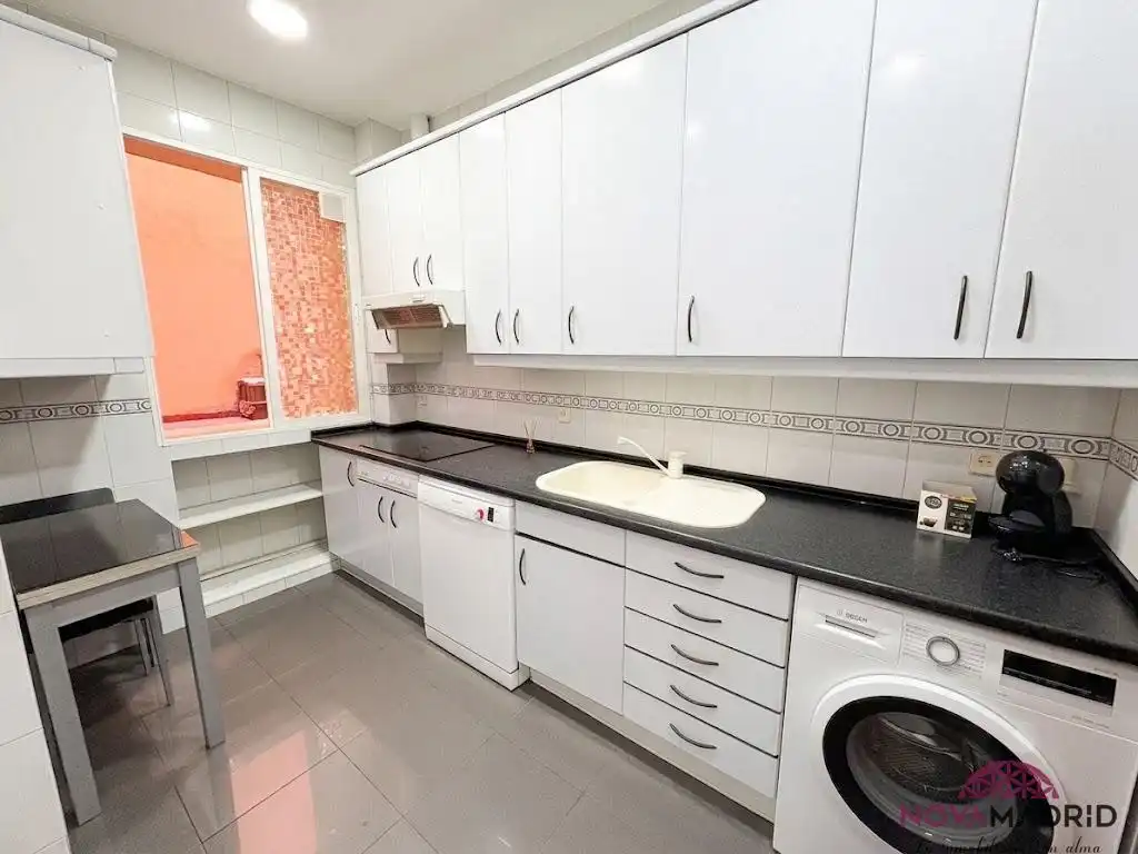 Cuina de Pis en venda en Madrid amb Calefacció i Moblat