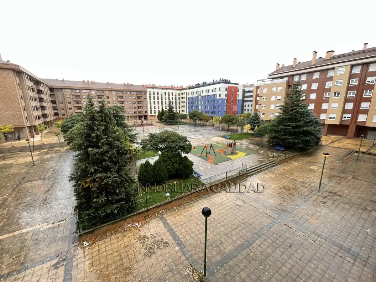 Vista exterior de Piso de alquiler en Burgos con Calefacción, Amueblado y Se aceptan mascotas