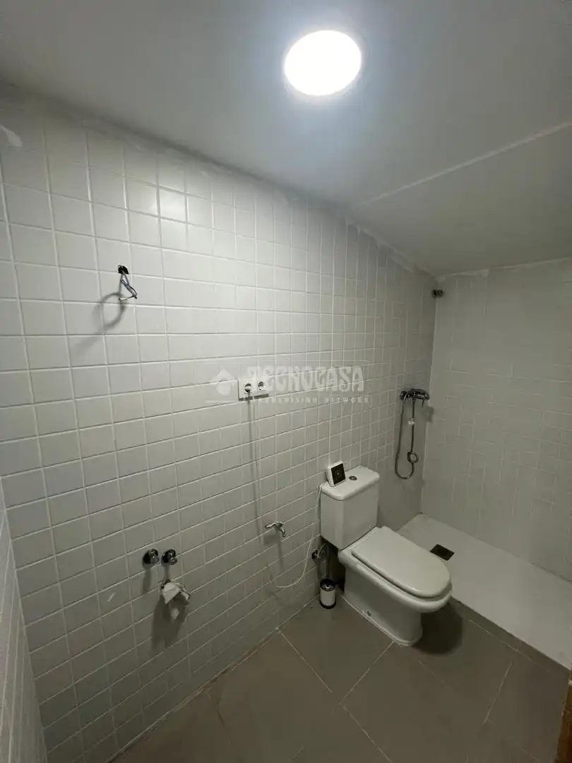 Bathroom of Garage for sale in Santa Coloma de Gramenet